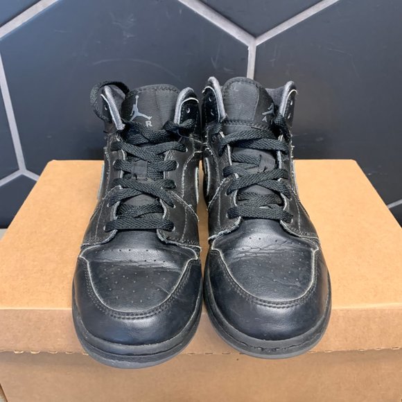 ~Used W/O Box! Youth Air Jordan 1 Mid GS Triple Black Classic Sneakers Size 5Y - Picture 3 of 6
